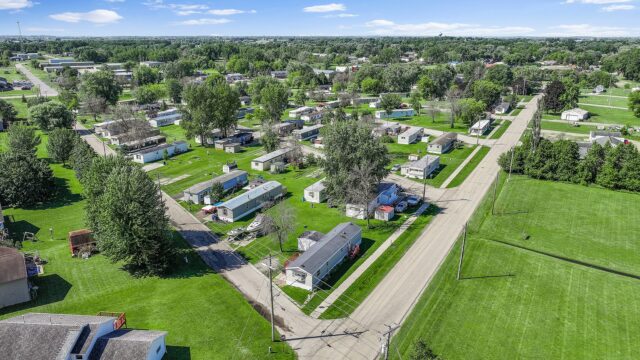 Riverlane MHC with freshly cut lawns