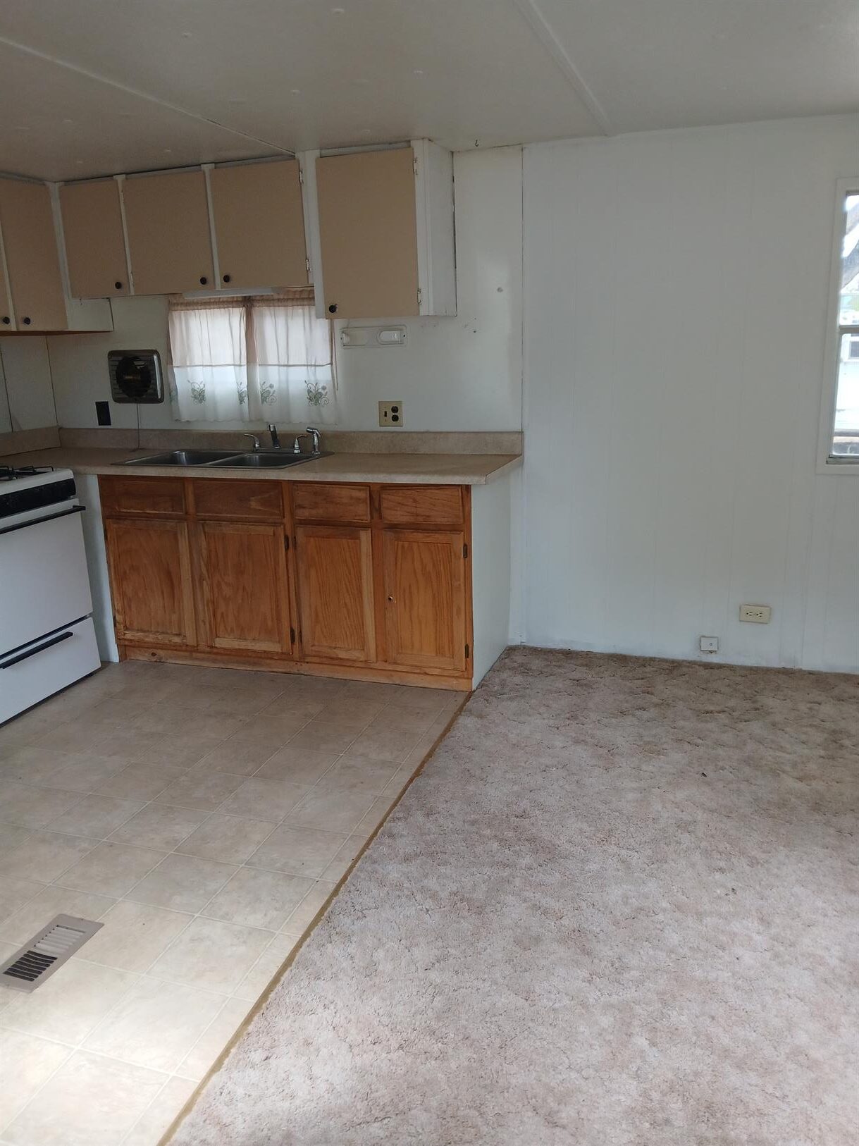 Western Hills Mobile Home Community interior of home for sale