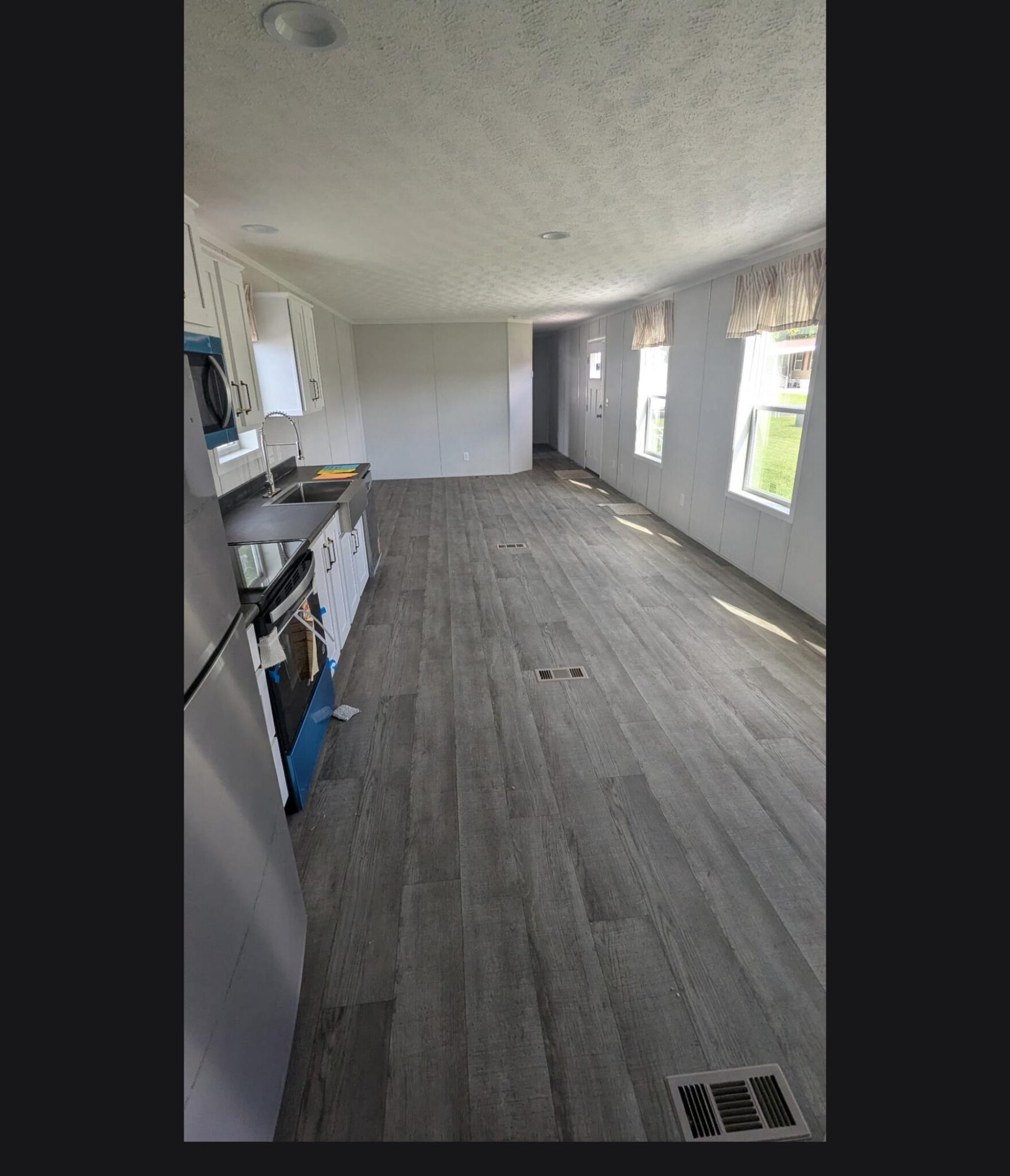 Harbor Terrace Mobile Home Community interior of home for sale