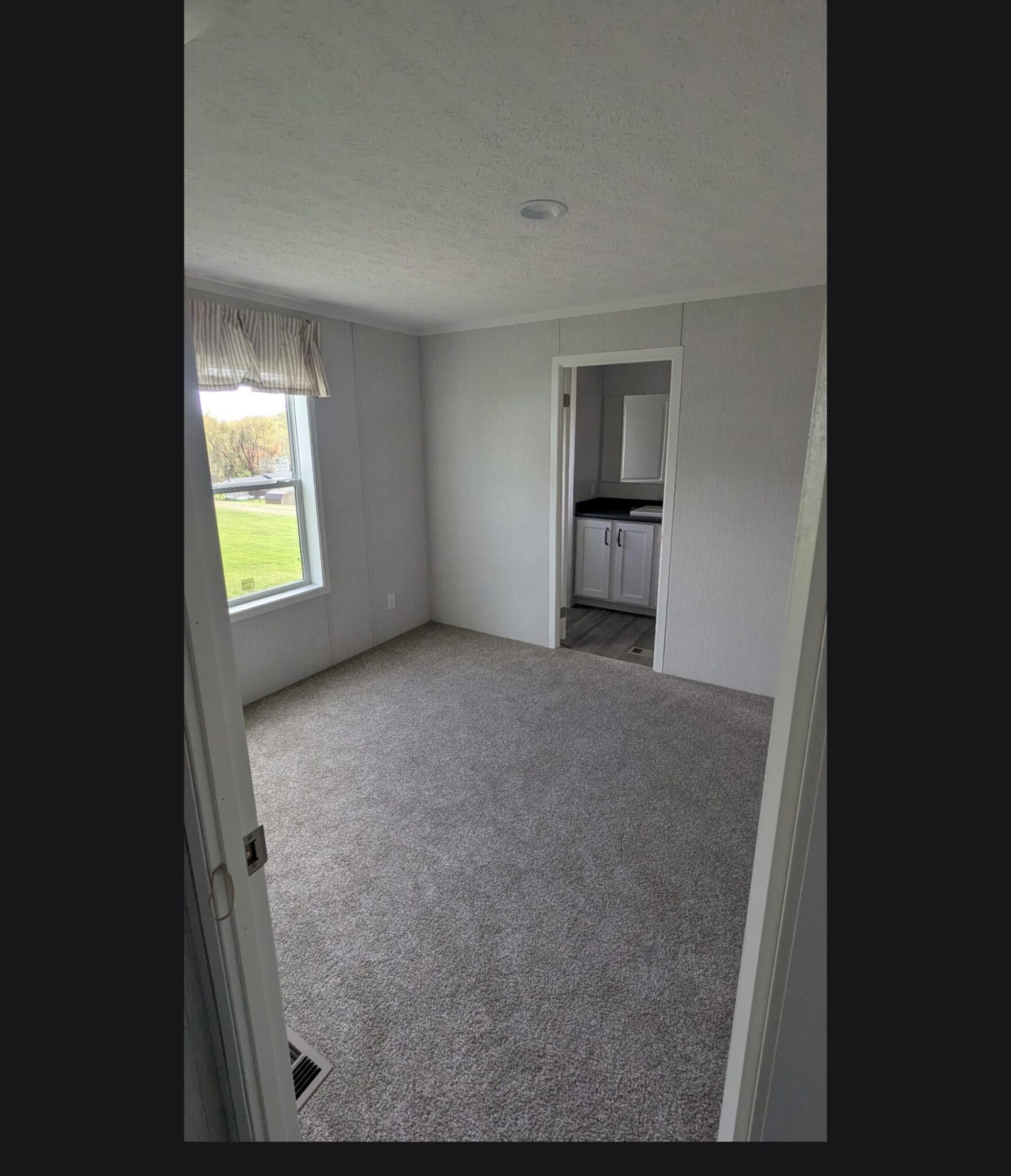 Harbor Terrace Mobile Home Community interior of home for sale