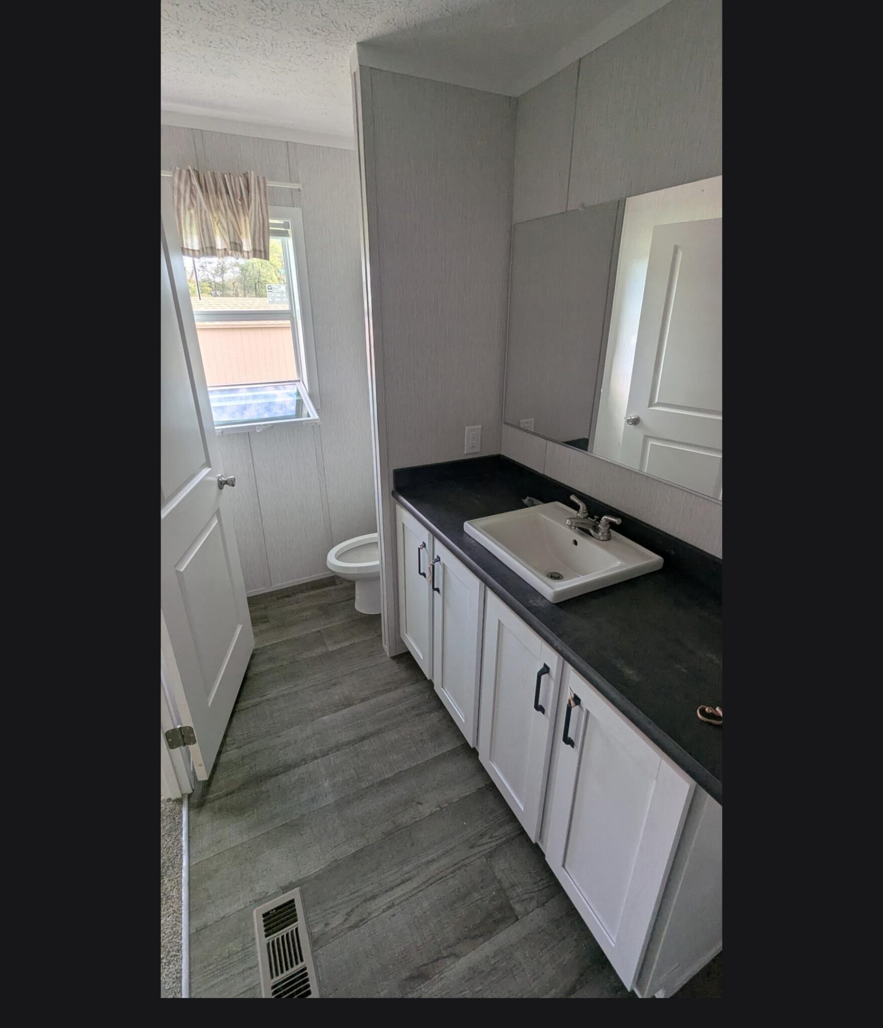 Harbor Terrace Mobile Home Community interior of home for sale