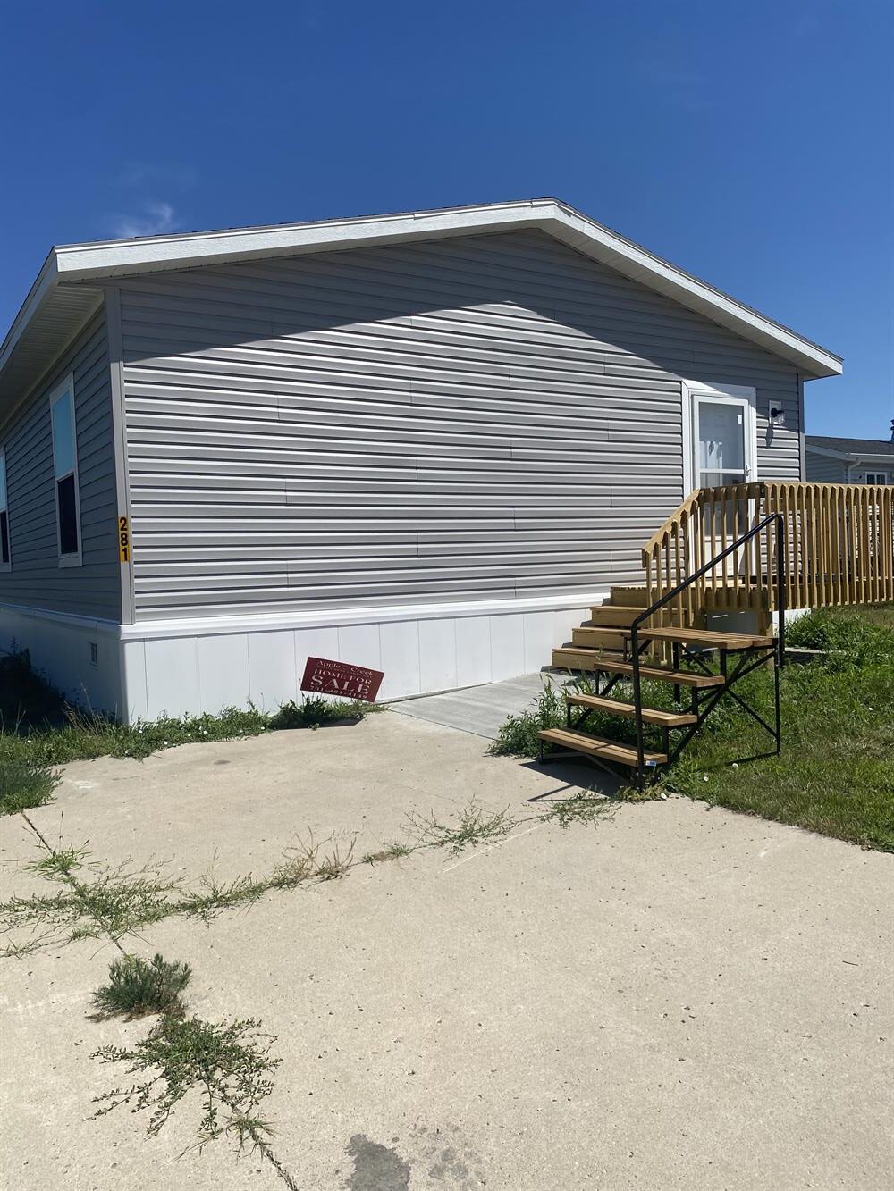 Apple Creek Mobile Home Community exterior of home for sale