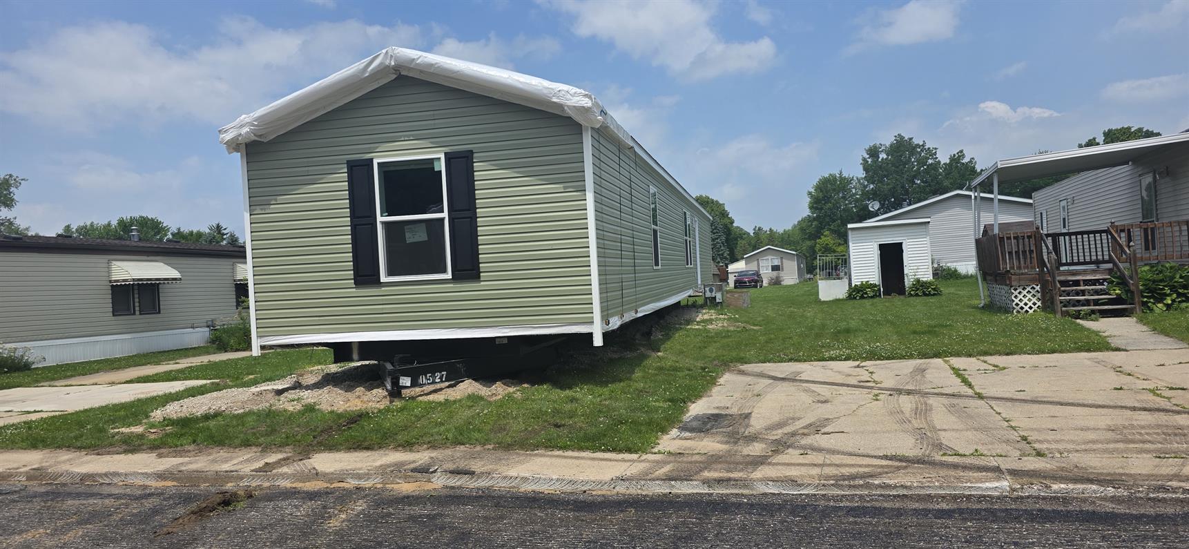 Fairfield Manor Mobile Home Community exterior of home for sale